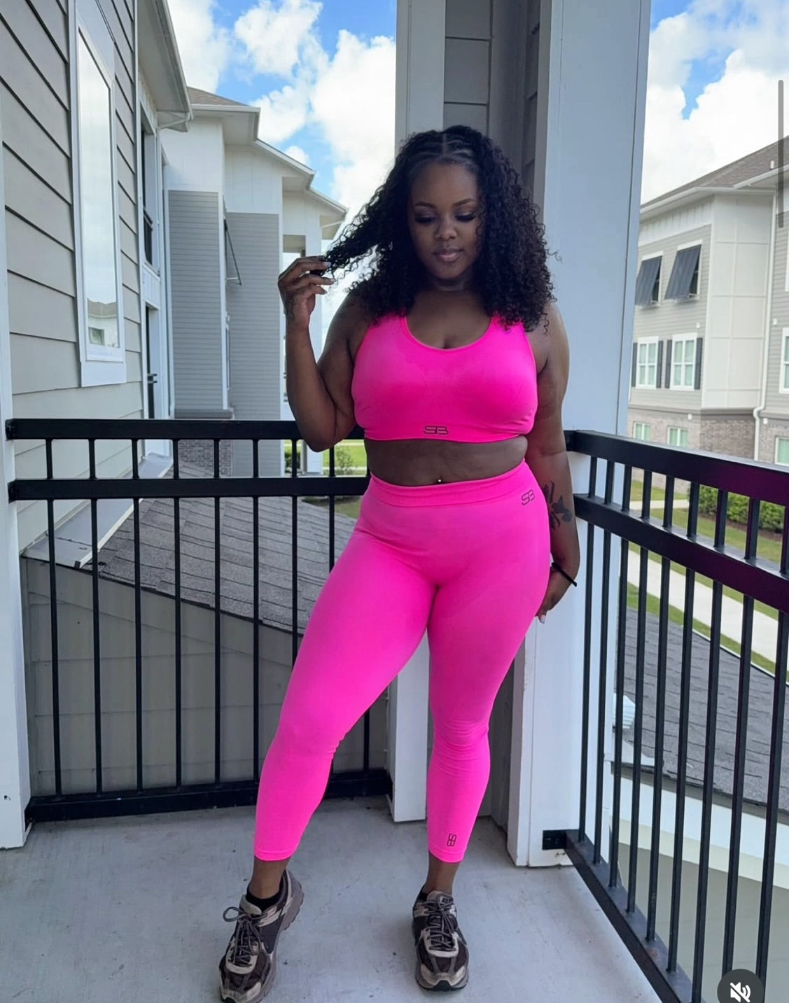 SculptedBae deluxe Fit ™ - 2 Piece Pant Set
Seamless High-Waist Ruched Legging & Sports Bra