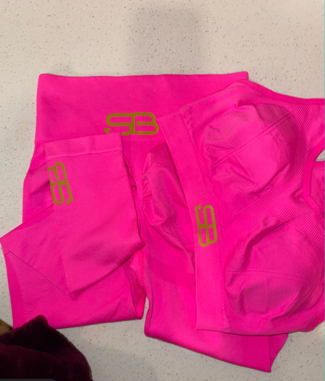 SculptedBae deluxe Fit ™ - 2 Piece Pant Set
Seamless High-Waist Ruched Legging & Sports Bra
